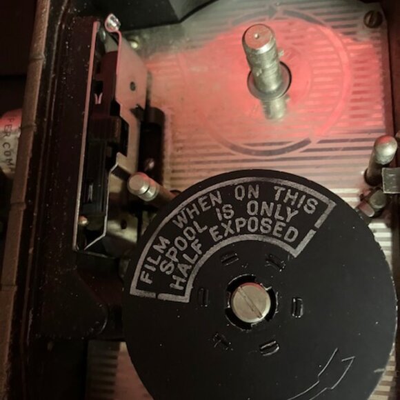 Vintage Bell & Howell 8mm camera - Picture 2 of 6